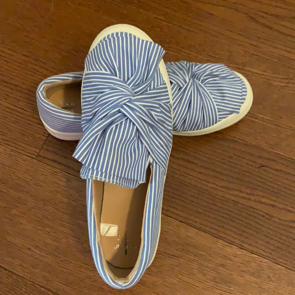 Slip on tennis shoes